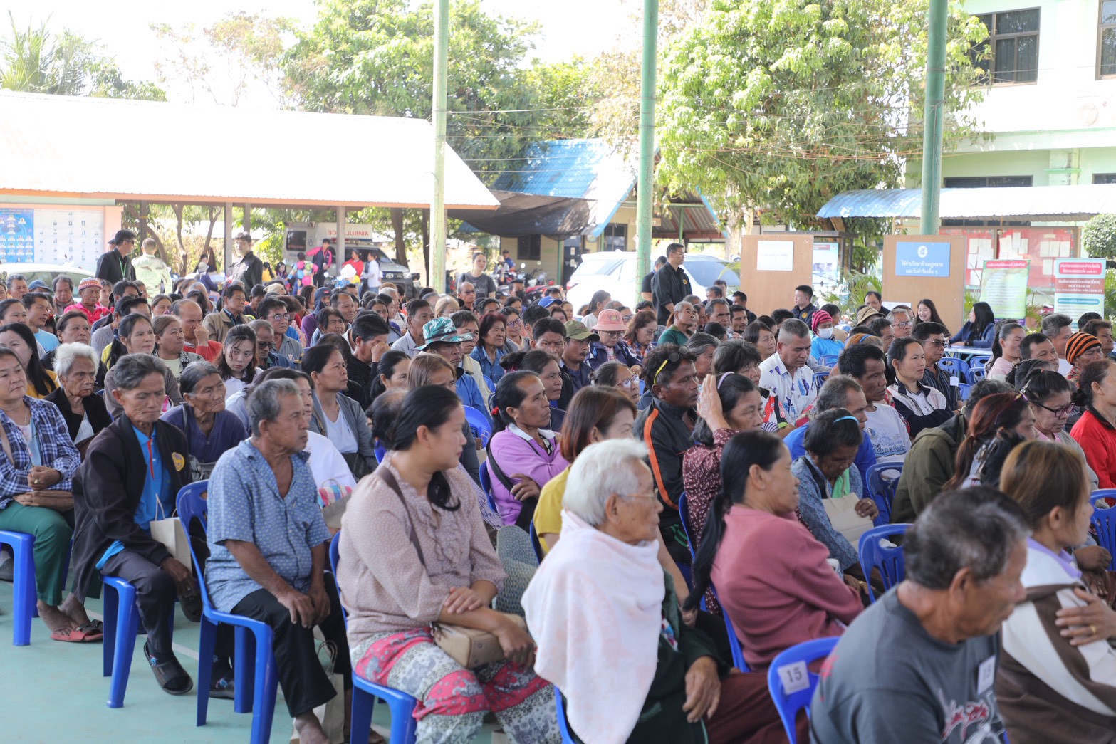 title - ชาวน้ำยืนเฮ ส.ป.ก. ขนทัพบริการถึงที่ ต.เก่าขาม ลดค่าใช้จ่าย ยื่นขอออกโฉนด - ปรึกษาปัญหากฎหมาย ครบจบในที่เดียว